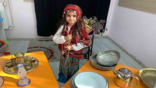 Yöresel kıyafetler miniklerin defilesiyle tanıtıldı