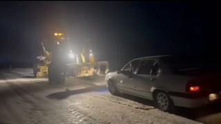 Yozgatta Nisan ayında yağan kar sonrası temizleme çalışmaları yapıldı