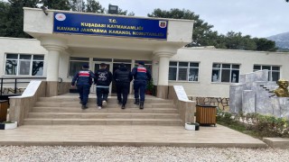 Yunanistana yüzerek geçmeye çalışırken yakalandılar