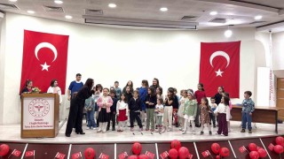Yunus Emre Devlet Hastanesinde 23 Nisan tiyatro gösterimiyle kutlandı
