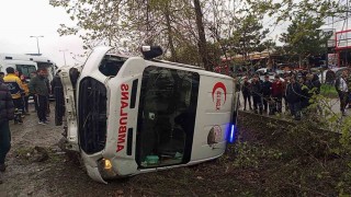 Zonguldakta ambulans ile otomobil çarpıştı: 6 yaralı