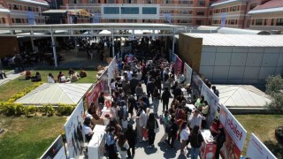 100den fazla sektör, Kariyer Günlerinde gençlerle bir arada