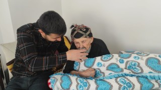 102 yaşındaki Kezik nineye çocukları gözü gibi bakıyor