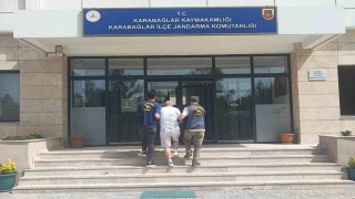 18 ayrı suçtan aranan firari şahsı jandarma dedektifleri İzmirde yakaladı