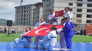 19 Mayıs Atatürkü Anma, Gençlik ve Spor Bayramı Ardahanda coşkuyla kutlandı