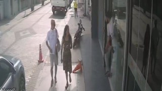 3 yaşındaki Ömer Halis, motosikletten böyle düştü
