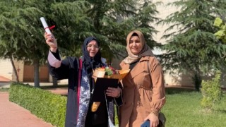 55 yaşındaki kadın eğitim aşkıyla herkese örnek oluyor