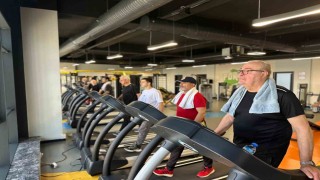 70 yaşındaki ihtiyar delikanlılar sporda gençlere taş çıkartıyor