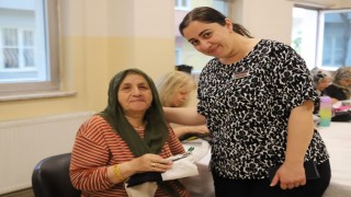 83 Yaşında Gönüllü El İşi Ustası: Yüksel Teyze Gençlere Taş Çıkartıyor!