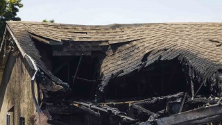 ABDde yerleşim yerine düşen uçakta 6 kişinin öldüğü doğrulandı