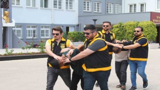 Adanada iş adamına tuzak: 600 bin TLden fazla parası gasbedildi
