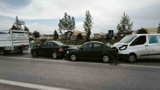 Afyonkarahisarda zincirleme trafik kazası, 4 dört araç birbirine girdi