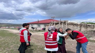 Ağrı Kızılay gönüllülerinden annelere anlamlı sürpriz