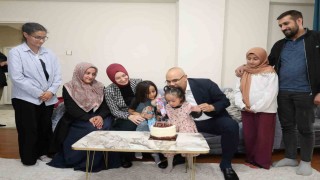 Ağrı Valisi Koçtan özel gereksinimli Ebrara doğum günü sürprizi