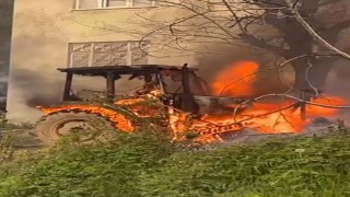 Ahşap ev ve traktör alevlere teslim oldu