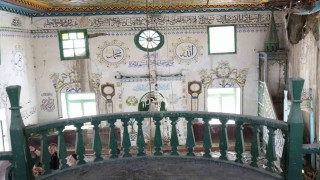 Ahşap işçiliği ile dikkat çeken cami yıkılma tehlikesiyle karşı karşıya