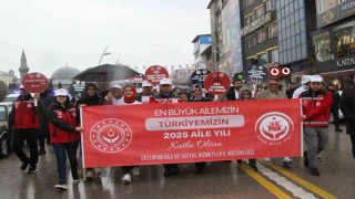 Aile yılı kortej yürüyüşü yağmura rağmen gerçekleşti