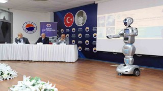 Akademisyen robot Maya, Sinopta konuştu