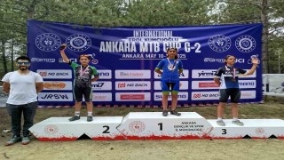 Akhisarlı bisikletçiler Ankarada zirvede yer aldı