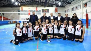 Alaca Belediyespor voleybol takımından büyük başarı