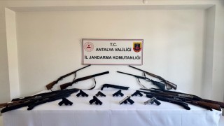 Alanyada çok miktarda silah ve mühimmat ele geçirildi