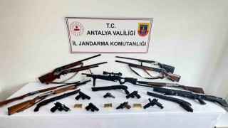 Alanyada silah kaçakçılarına eş zamanlı operasyon