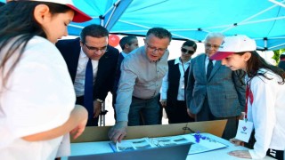 Alaşehir BİLSEMde TÜBİTAK 4006 Bilim Fuarı açıldı