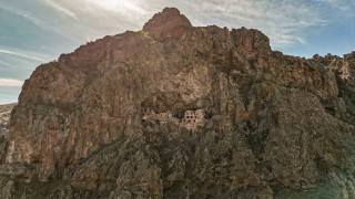 Alicin Manastırı, Sümela Manastırı ile olan benzerliğiyle dikkat çekiyor