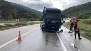 Amasyada kontrolden çıkan tır karşı şeride geçti: 1 yaralı