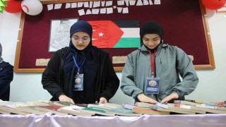 Amasyalı öğrenciler Gazzedeki çocuklar ve annelerine destek için kitap sattı