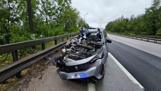 Anadolu Otoyolunda otomobil önündeki tıra çarptı: 1 hafif yaralı