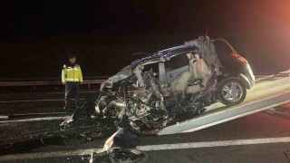 Ankarada feci kaza... 2 otomobil kafa kafaya çarpıştı: 4 ölü, 1 yaralı
