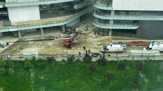 Ankarada kule vinç devrildi: 3 yaralı