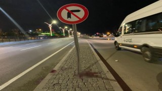 Ankarada motosiklet trafik levhasına çarptı: 2 ölü