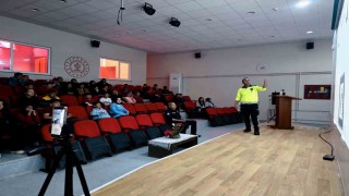 Ankarada polisten öğrencilere trafik eğitimi
