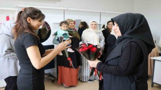 Anneler Gününde kadın kursiyerler unutulmadı