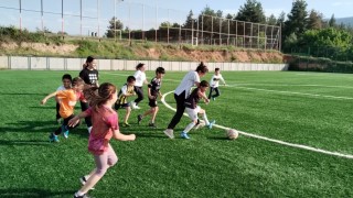 Annelerle oğullarının yeşil sahadaki mücadelesi gülümsetti