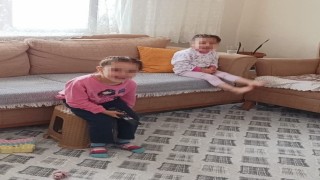 Annesiyle yolun karşısına geçerken otomobilin çarptığı çocuk hayatını kaybetti