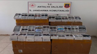 Antalya Gaziapaşada 15 bin adet kaçak güneş gözlüğü ele geçirildi