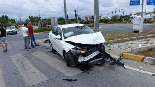 Antalyada çarpışan araçlar hurdaya döndü: 1 yaralı