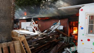 Antalyada depo yangını