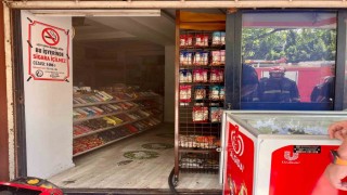 Antalyada markette yangın korkusu