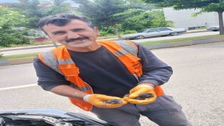 Araç motoruna sıkışan yavru kedileri itfaiye ekipleri kurtardı
