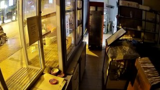 Araçla geçerken iş yerini kurşunladılar