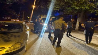 Araçta baygın bulunan 2 şahıs ekipleri hareket geçirdi