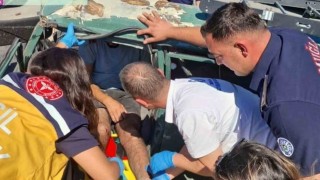 Araçta sıkışan vatandaşı itfaiye ekipleri kurtardı