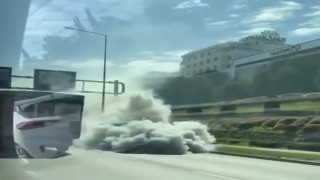 Arıza yapan araç trafiği dumana kattı
