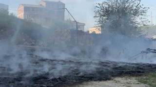 Arnavutköyde fabrika bahçesinde korkutan yangın