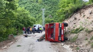 Artvinde iş makinesi kaza yaptı: 1 ölü, 2 yaralı