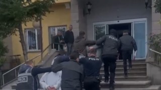 Artvinin Hopa ilçesinde marketi kurşunlayan 3 kişi Sivasta yakalandı